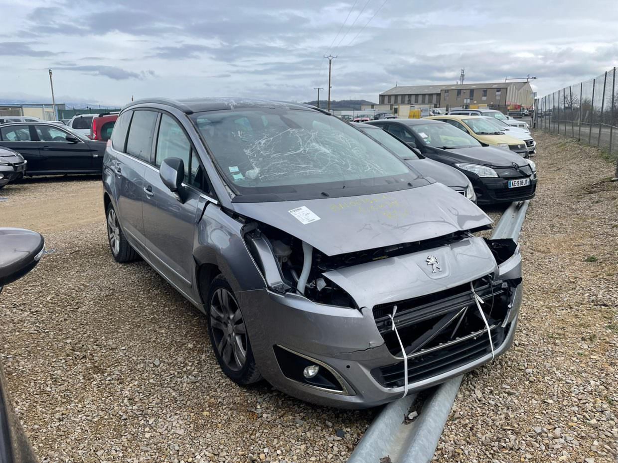 PEUGEOT 5008 1.6 HDi 120 Auto pièce Burguière