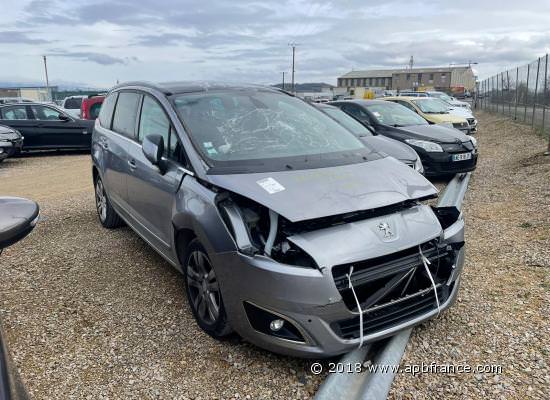 PEUGEOT 5008 1.6 HDi 120
