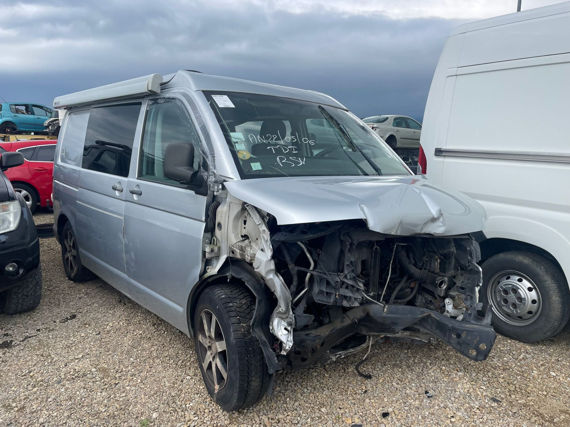 VOLKSWAGEN Transporter T5 2.5 TDi 174 4Motion Vitré CB